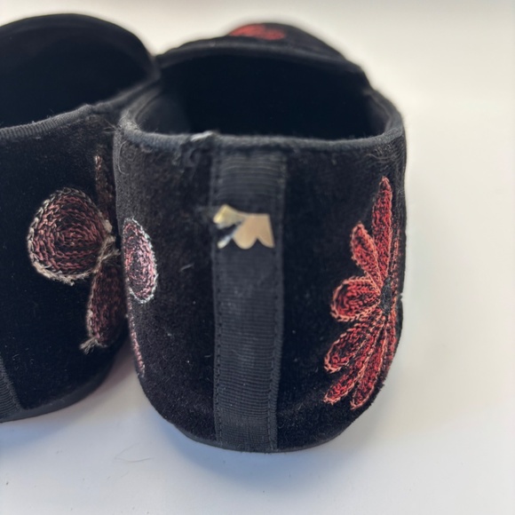 Birdies Black Loafers with Floral Embroidery - Picture 7 of 12